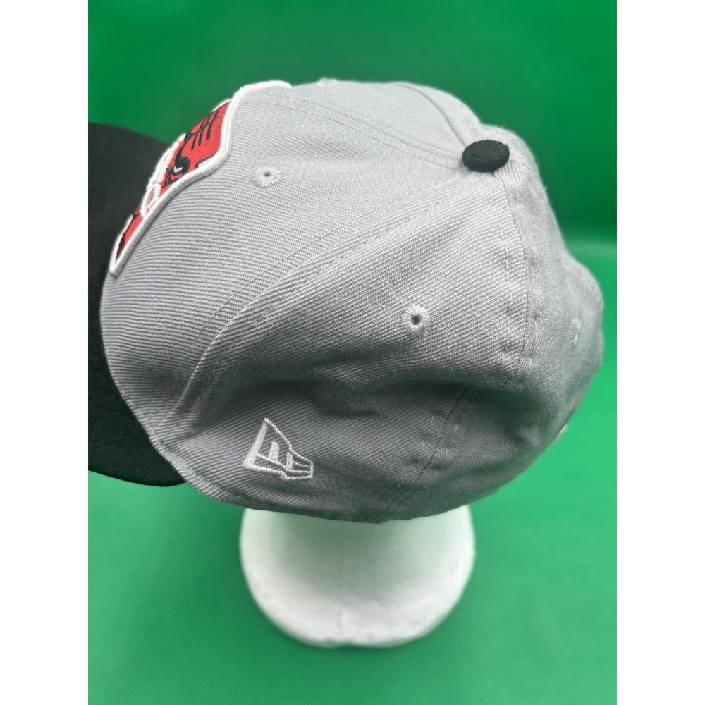 New Era 59FIFTY NBA HWC Chicago Bulls Fitted Hat Gray Black Size 7 1/4 - Picture 3 of 7